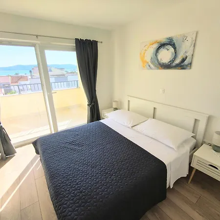 Ges With Sea View *