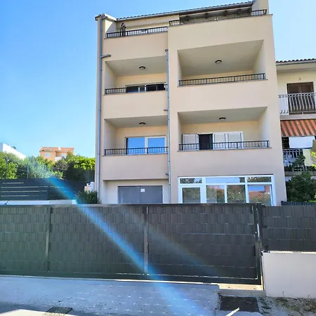Ges With Sea View Appartamento Šibenik